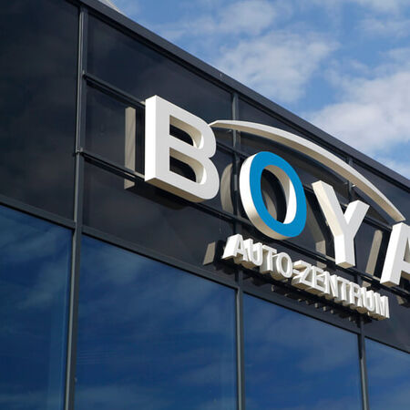Lichtwerbung: Lichtwerbung für BOYA. Produziert bei Obornik Werbetechnik aus Hildesheim.