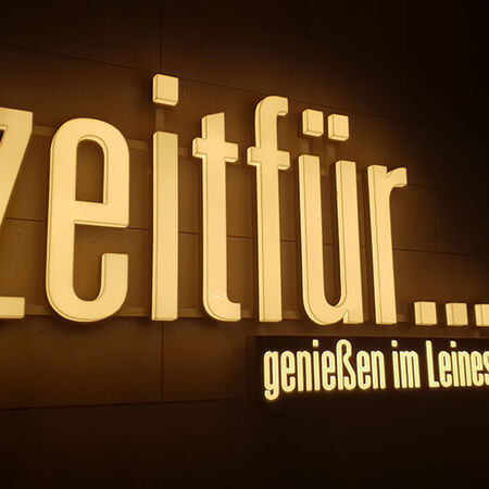 Leuchtreklame – LED-Buchstaben am Landtag Hannover. Produziert von Obornik aus Hildesheim.